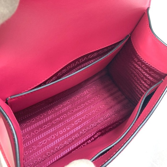 Prada crossbody Monochrome Chain Shoulder Bag Saffiano Pink - Picture 9 of 9